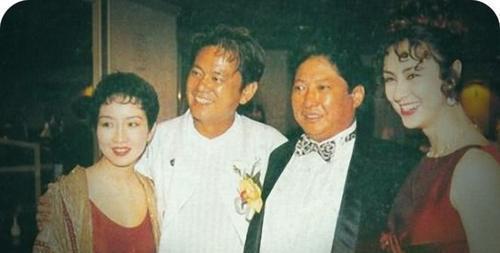 他们差13岁,师徒变夫妻,结婚21年恩爱如初,老婆依然迷人!