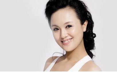 他们因一袋洗衣粉定情，至今结婚25年，今一家三口生活幸福