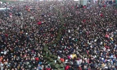 他乡容不下灵魂，故乡安放不了肉身，从此便有了远方，有了漂泊