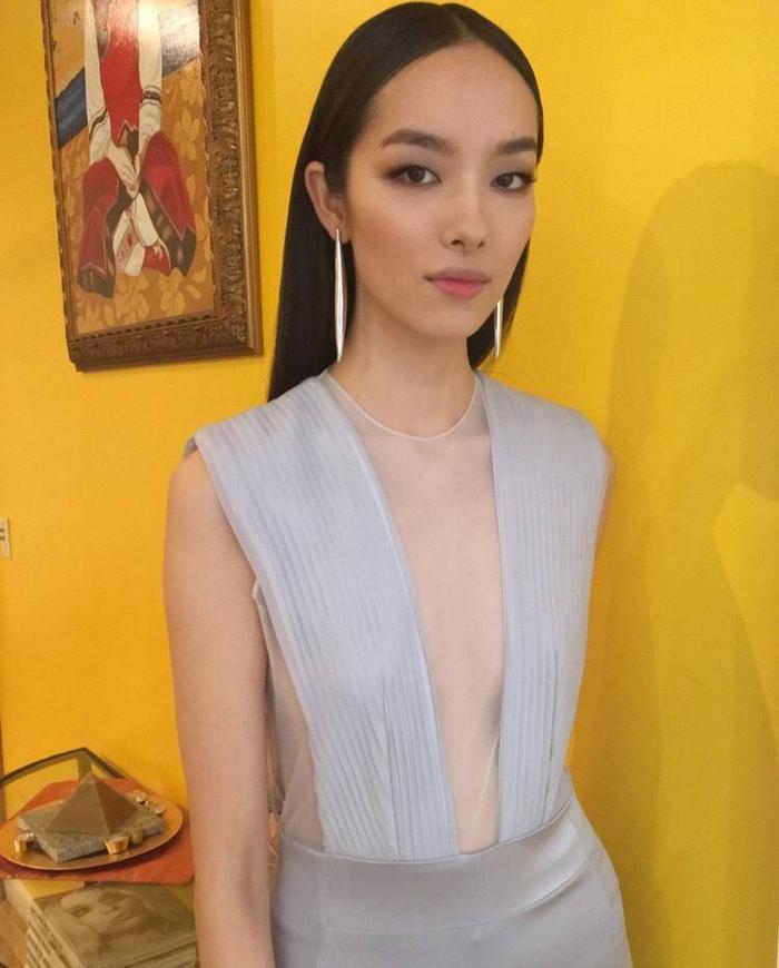 她被称为中国第一超模，低调嫁给摄影师，30岁走秀连摔三跤引热议