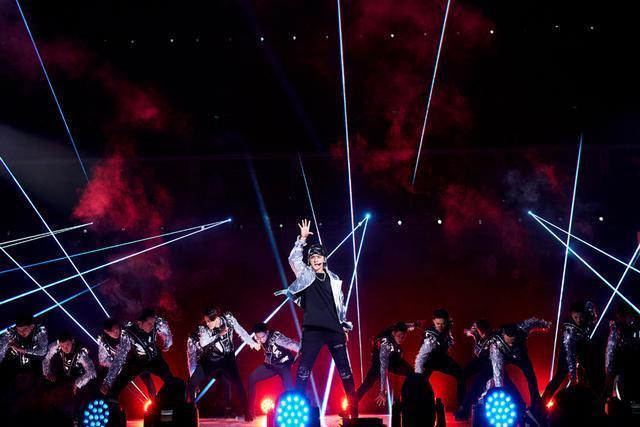 罗志祥率百人齐舞惊艳开场 ,炸燃舞蹈震撼跨年舞台