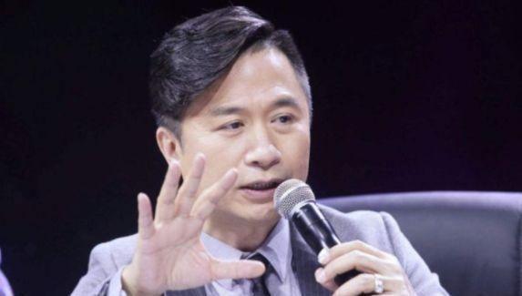 他娶了小24岁娇妻，结婚时老婆还在上学，46岁成功老来得子