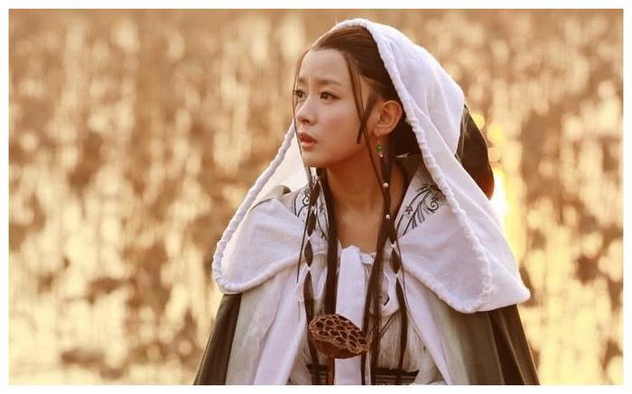 她因《温暖的弦》而被熟知，长相清纯甜美，却嫁给了没人气的他