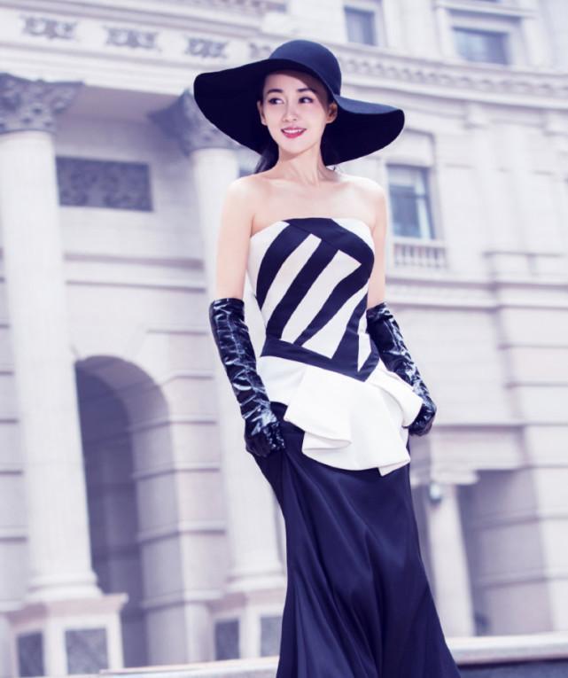 她的丈夫是张歆艺前男友,大其15岁认识3天就结婚,气质淡雅!