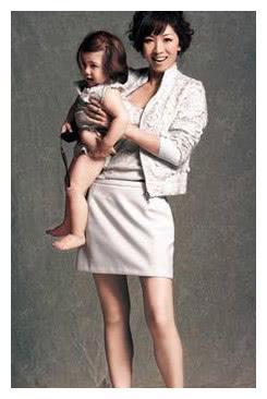 她和初恋相守52年，纯天然美女，她的美与家庭有关系