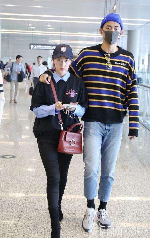 纪凌尘节目卖惨，网友爆料他爸妈现在住阚清子家，为了洗白买热搜