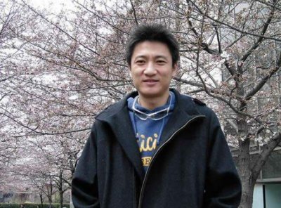 ​他拒绝了范冰冰追求，出道27年无绯闻，和护士妻子并已相爱多年！