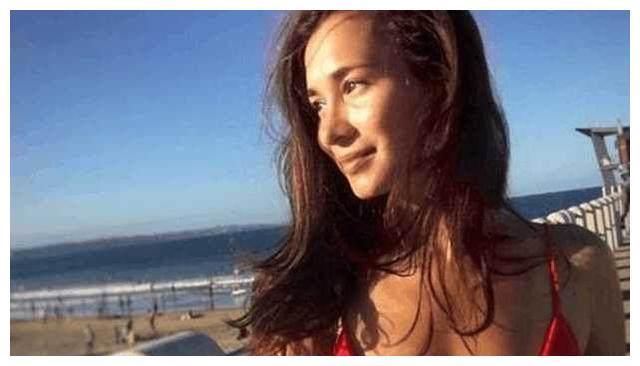 卢靖姗大秀性感展现另一面，网友表示吴京的选择果然是正确的