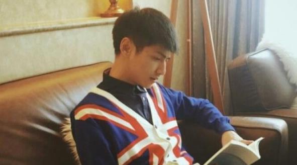 罗云熙成韩国整形界新宠,亚洲整容范本,韩国网友真不容易呀!