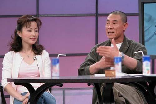 他结过三次婚,妻子个个美若天仙,如今年过60比儿子还时尚