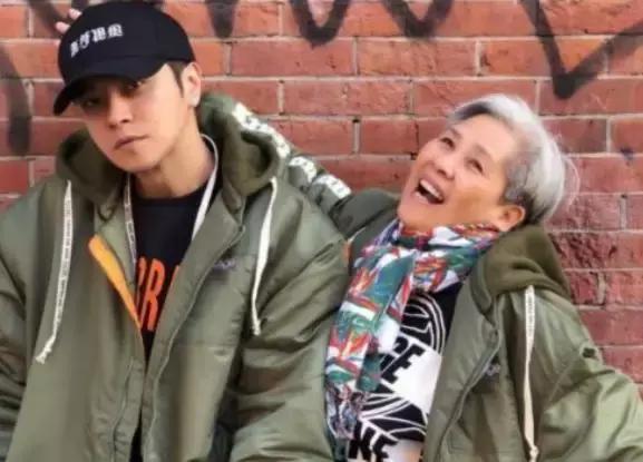 罗志祥否认传闻买新房娶周扬青: 房子本来就有了!