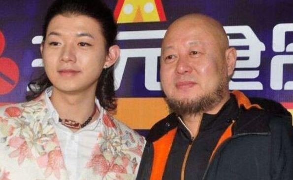 她刚生下儿子就被抛弃,如今儿子火遍大江南北,前夫却来沾光!