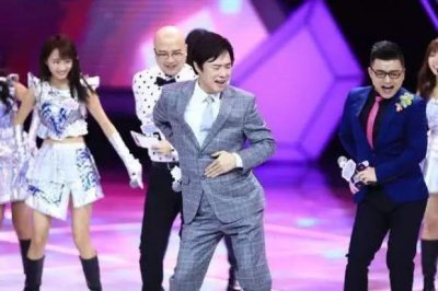 ​她苦苦等21年，欠了一场婚礼，逼婚费玉清？