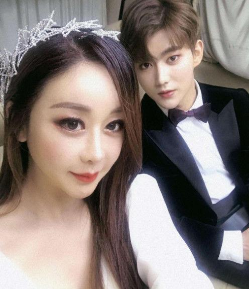 她曾主演色即是空,42岁嫁小18岁中国网红,今一家三口超幸福