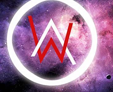 他无任何音乐基础,通过网络自学,18岁就创作出风靡全球的神曲