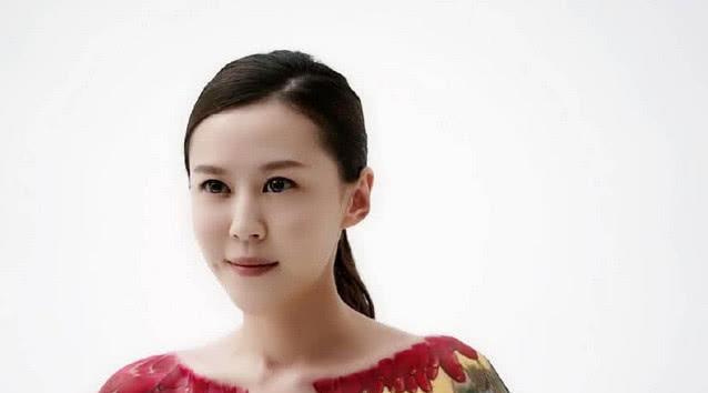 李金铭近照脸部僵硬，疑似整容后遗症，网友：没有陈美嘉的样子了