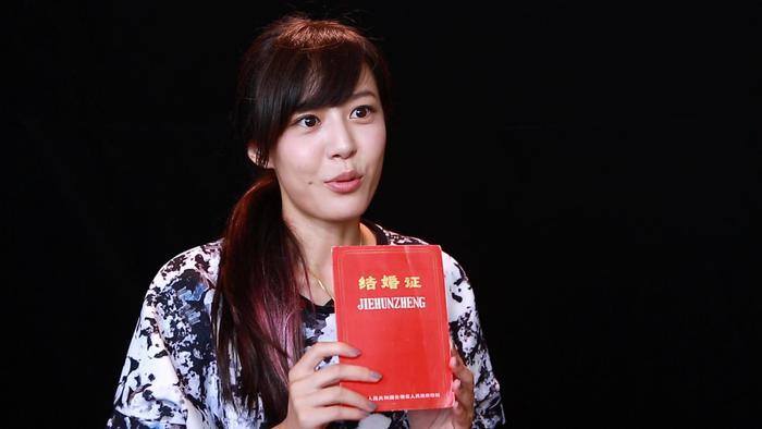 李金铭近照脸部僵硬，疑似整容后遗症，网友：没有陈美嘉的样子了