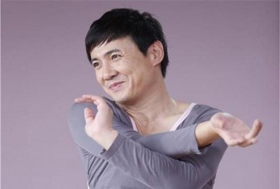 ​他上春晚6次失误3次,但每次失误都成经典,网友：谜一样的男子