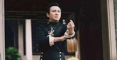 ​他登上春晚一夜成名，因嫉妒沈腾退出开心麻花，如今沦为了路人！