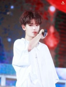 ​当185的Justin遇上178的小鬼王琳凯，网友：确定没有谎报身高？