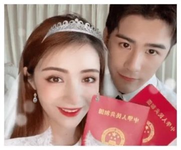 ​麦迪娜结婚纪念日再穿“婚纱” 与姜潮秀结婚证