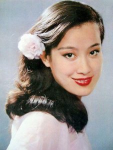 ​她登央视春晚一曲成名，当红时为爱隐退，客死他乡说出生前遗憾！