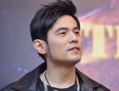 ​当175cm的周杰伦遇到178cm的陈冠希，网友：谁谎报了身高？