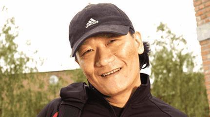 他凭《笑脸》红遍大江南北 如今55岁娶22岁娇妻