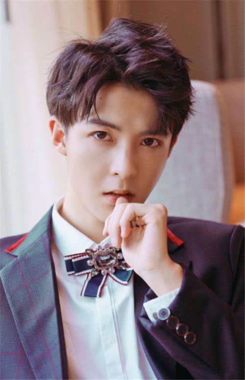 管栎说自己小时候是个胖子,看到这张照片,“大脸”真实过分了!