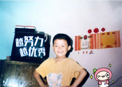 管栎说自己小时候是个胖子,看到这张照片,“大脸”真实过分了!