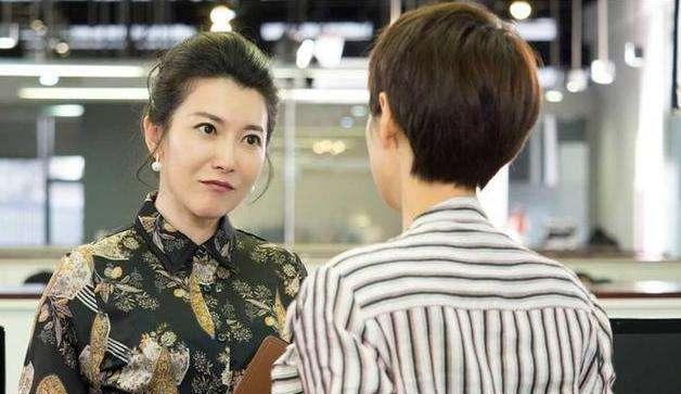 年轻时长得漂亮,25岁嫁富豪生一儿一女,41岁越活越有女神范