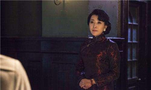 年轻时长得漂亮,25岁嫁富豪生一儿一女,41岁越活越有女神范