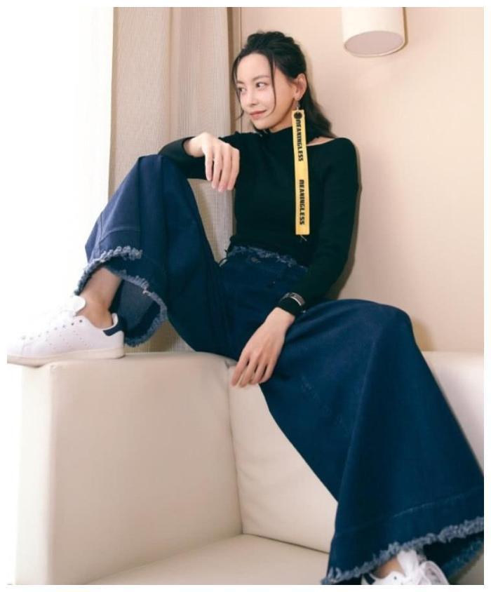 于文文穿得真性感, 单穿西装都看见黑色, 网友: 韩庚看了都后悔!