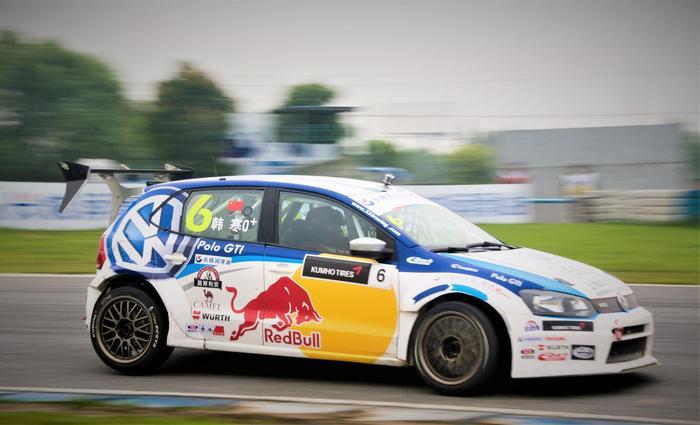 失控奔驰车主开微博自称神车手,韩寒质疑事件的真实性