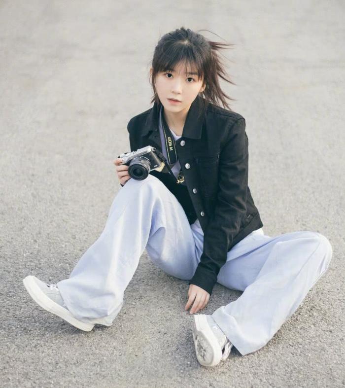 曾是《爱格》的模特,如今在演艺圈风生水起,25岁满屏少女感!