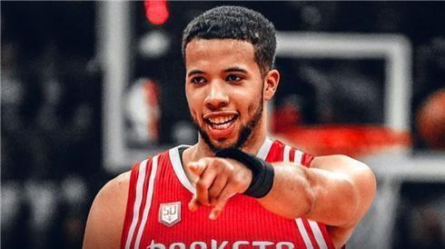 迈卡威在垃圾时间才捞到上场机会, 还成了火箭惨败的遮羞布