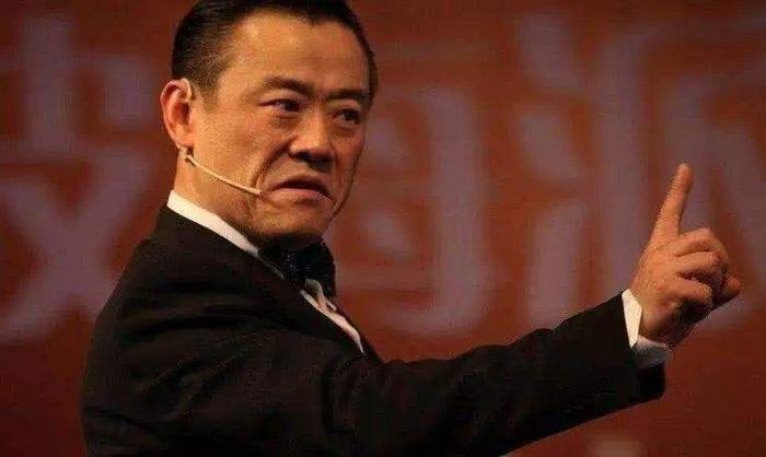 唐爽致信黄毅清，称其伸张正义是条汉子，暗讽周立波妖狐、男优