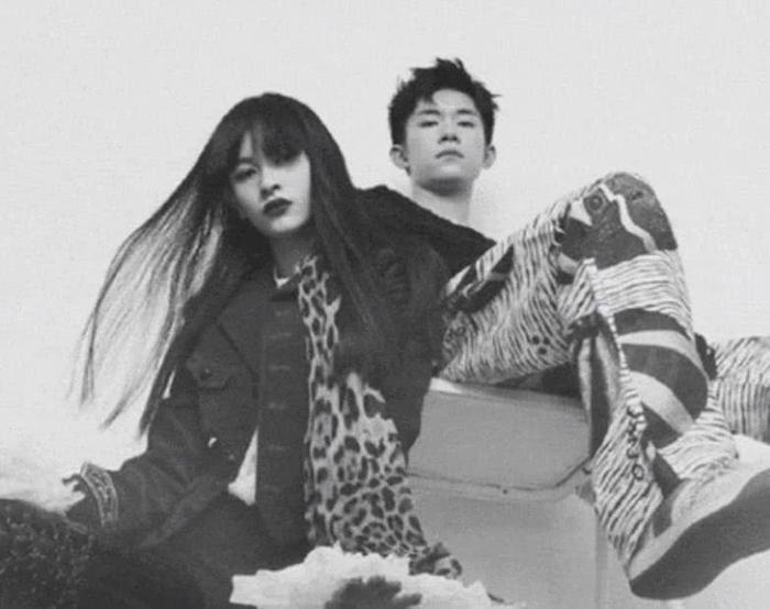 再也不说鹿晗和陈小纭长得像了,看到易烊千玺和她后,这才是复制