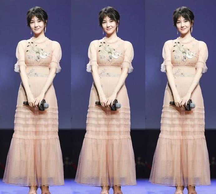 再也不说鹿晗和陈小纭长得像了,看到易烊千玺和她后,这才是复制