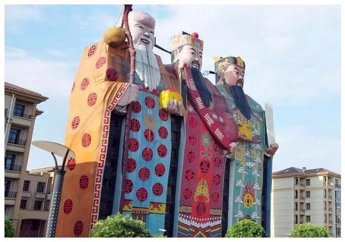 我国十大丑建筑之一,外形为“福禄寿”三星彩塑,远看酷似山峰!