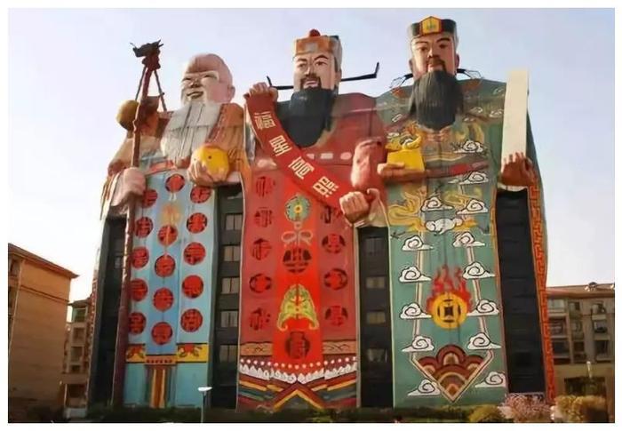 我国十大丑建筑之一,外形为“福禄寿”三星彩塑,远看酷似山峰!