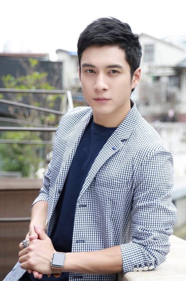 看到唐人签约的艺人,你就知道不只是胡歌和林更新长得像了