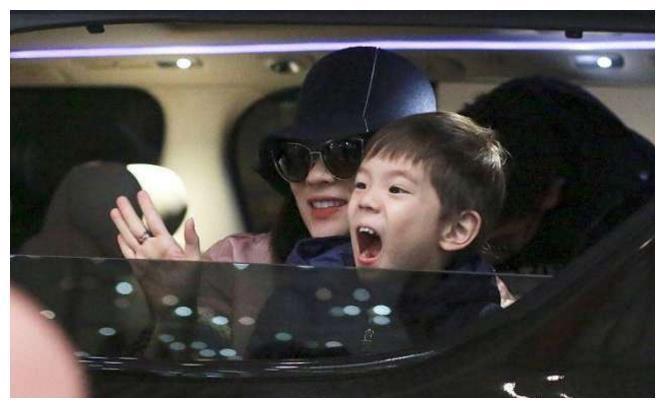 老公杜江过生日霍思燕晒出全家福，一家颜值很高嗯哼长的很像爷爷