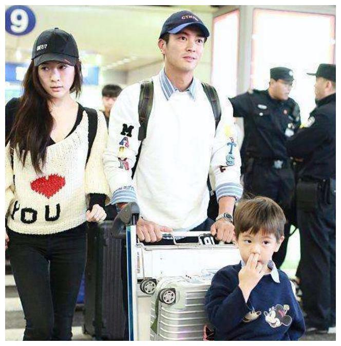 老公杜江过生日霍思燕晒出全家福，一家颜值很高嗯哼长的很像爷爷