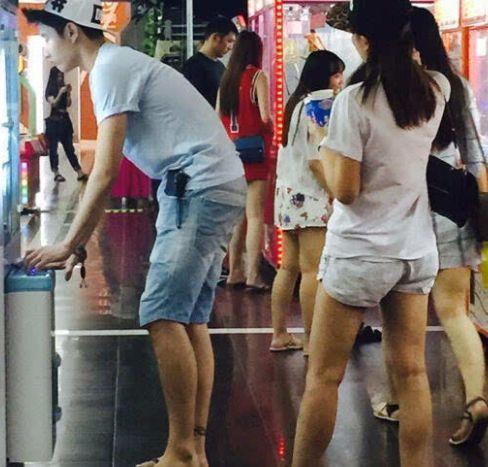 于小彤海陆相差十岁的姐弟恋早已结束，当年当街热吻也是很甜了