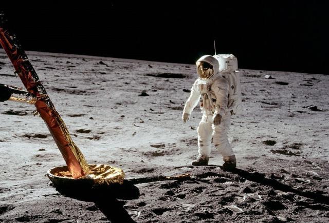 美国这位登月英雄,干掉两架米格15!称战斗惨烈,改变一代太空人