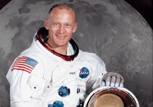 美国这位登月英雄,干掉两架米格15!称战斗惨烈,改变一代太空人