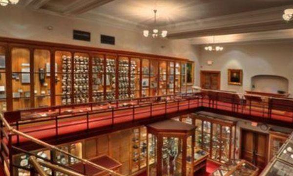 史上第一个被“屎”憋死的人，三年没上厕所