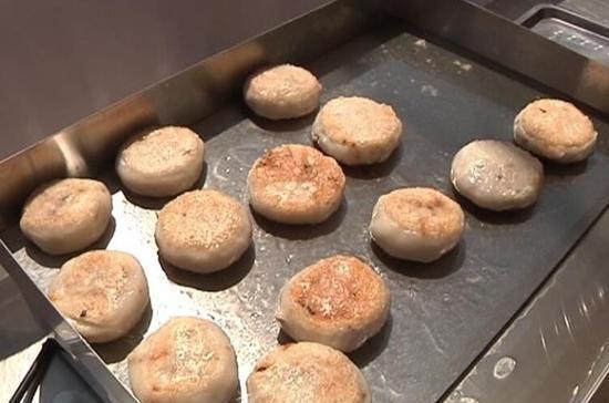 月饼界又出新网红! 广西新出螺蛳粉月饼, 你吃过吗?