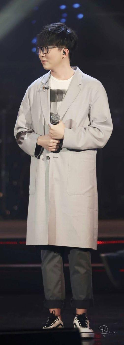 于文文空降快乐大本营，与毛不易共同献唱《体面》